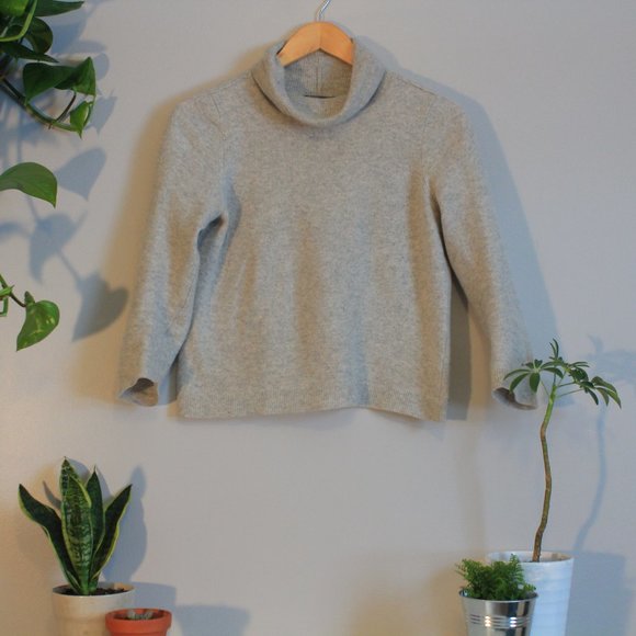 ☁️Soft Cashmere Turtleneck Sweater☁️ - Picture 1 of 4
